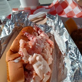 James Hook & Co - Regular size lobster roll cold with small clam chowder - Seafood Near Me - Boston, Massachusetts James Hook & Co - Regular size lobster roll cold with small clam chowder - Seafood Near Me - Boston, Massachusetts