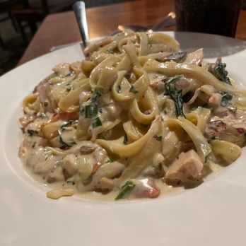 Italiano's Restaurant - Chicken Florentine - Italian Near Me - Humble, Texas