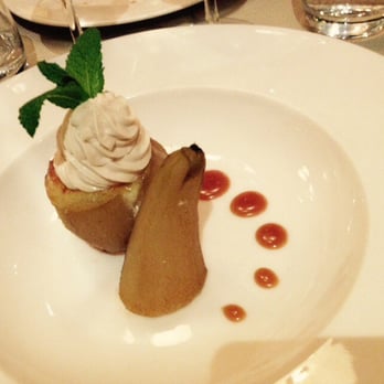Le Pario - Poire pochée aux épices, crème d'amande façon Bourdaloue. - French Near Me - Paris, 75