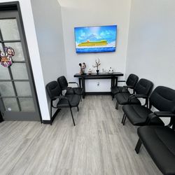 Jonathan L Maddatu DDS & Associates - Waiting room