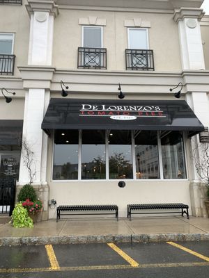 De Lorenzo's Tomato Pies by null