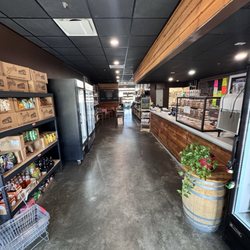 Enzos Italian Specialties - Inside