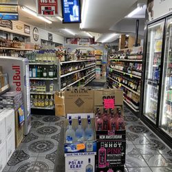 A To Z Liquors - Aisle