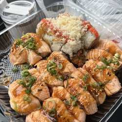 Seared salmon & Volcano roll