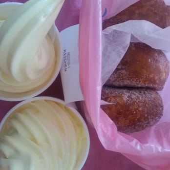 Leonard's Bakery - Pineapple ice cream and coconut, li hing mui and pineapple malasadas - Bakeries Near Me - Honolulu, Hawaii Leonard's Bakery - Pineapple ice cream and coconut, li hing mui and pineapple malasadas - Bakeries Near Me - Honolulu, Hawaii