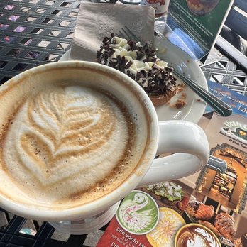 Urth Caffé-Pasadena - Latte w/banana cream pie - Cafes Near Me - Pasadena, California