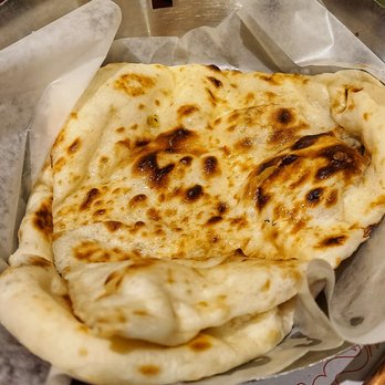 Maison Indian Curry - Regular naan - Indian Near Me - Montreal, Quebec Maison Indian Curry - Regular naan - Indian Near Me - Montreal, Quebec