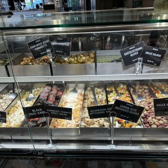 Roberts Market - Grocery Near Me - Woodside, California