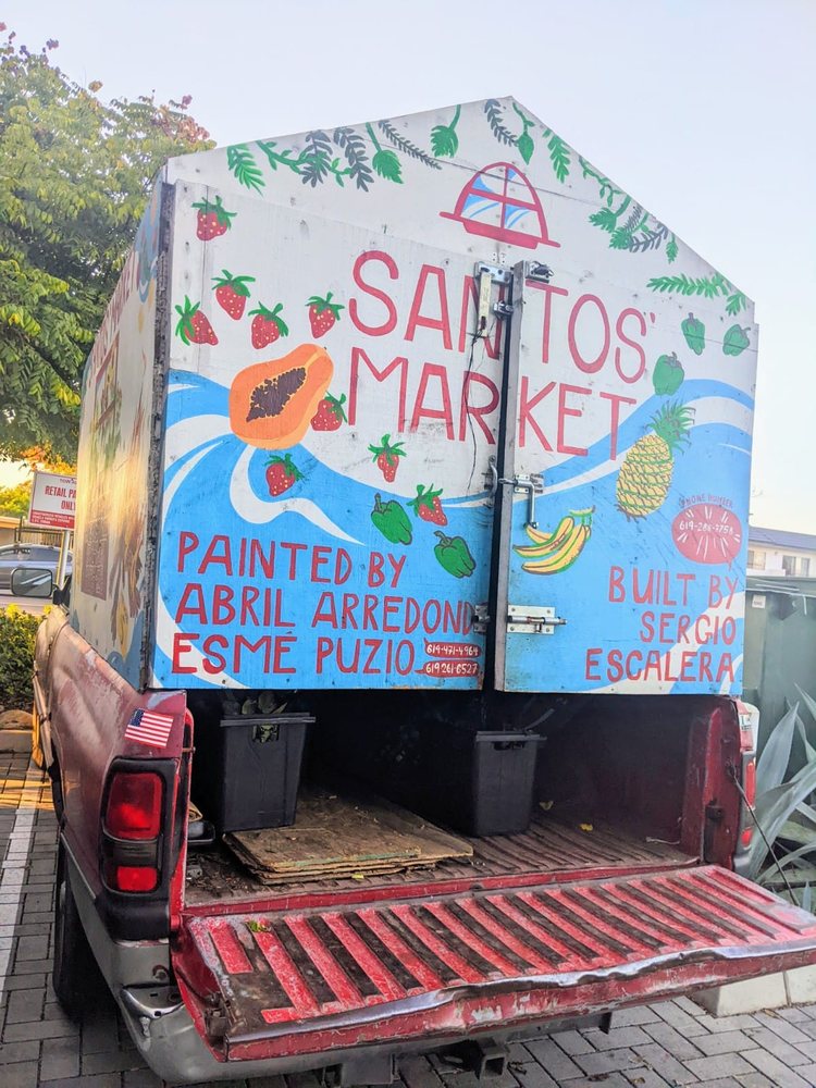 Santos' Market Logo