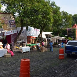Plaza San Jacinto - Setting up for the Saturday market in Plaza San Jacinto
