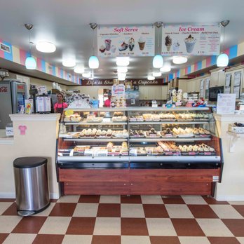 Cupcake Charlie's - Bakeries Near Me - Newport, Rhode Island