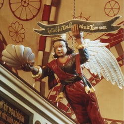 Kirche - Schwebender Taufengel