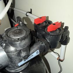 WaterMart - V3006 bypass arrows on the back of the softener