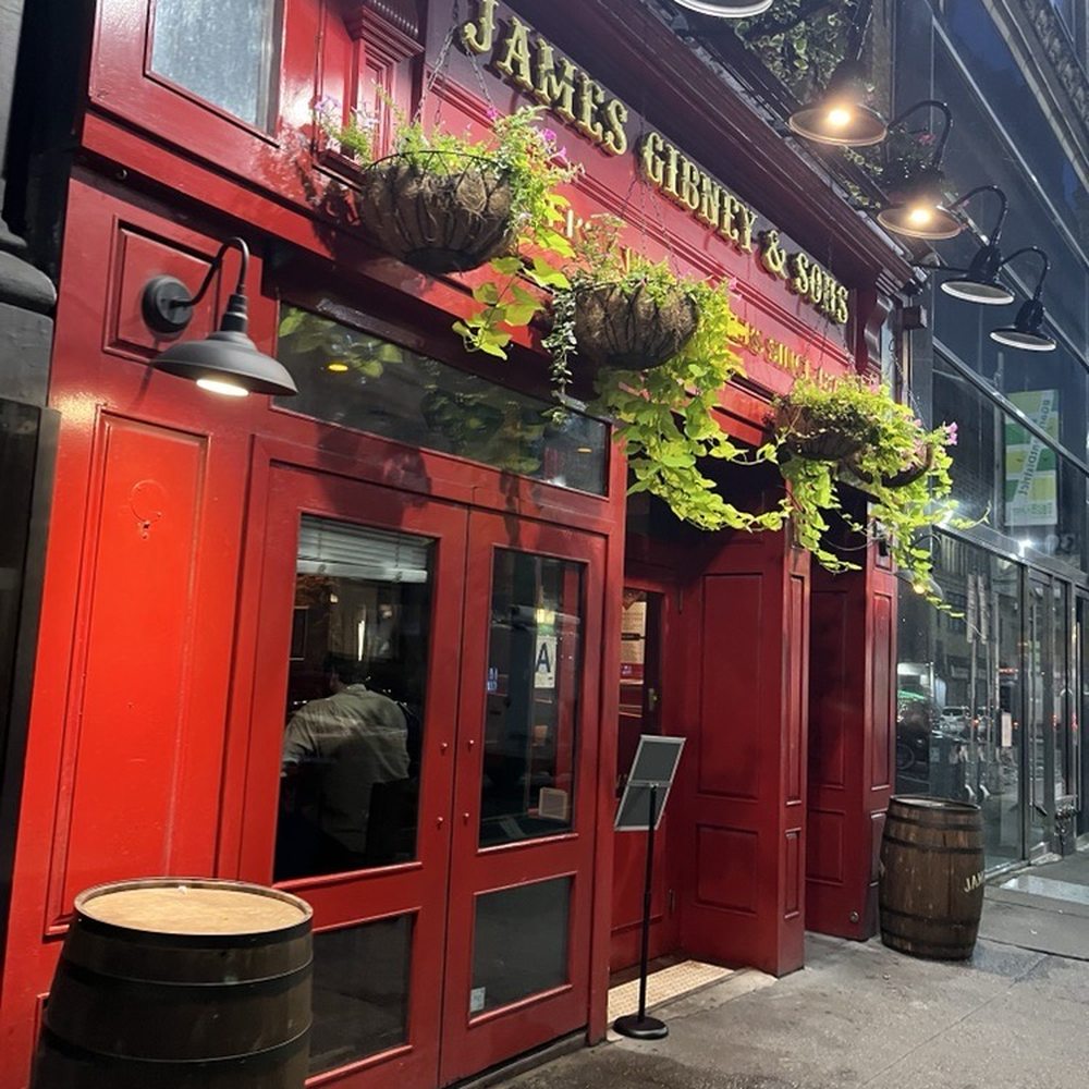 Gibney's NYC - Charming and unusual facade - Irish Pub Near Me - New York, New York