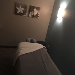Hand & Stone Massage and Facial Spa - Comfy Heated and Hydraulic bed!