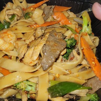 999 Phở - These are supposed to be "chow mein" noodles. I also only asked for beef and shrimp and they included all three - Vietnamese Near Me - Reno, Nevada 999 Phở - These are supposed to be "chow mein" noodles. I also only asked for beef and shrimp and they included all three - Vietnamese Near Me - Reno, Nevada