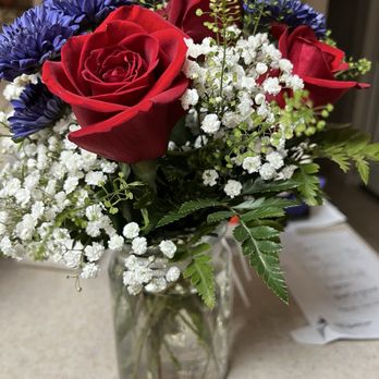 H-E-B - Flower Arrangement - Grocery Near Me - West Lake Hills, Texas H-E-B - Flower Arrangement - Grocery Near Me - West Lake Hills, Texas