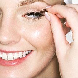 Hollywood Nails - We do beautiful natural looking eyelash glam - single and strip eyelash extensions available :)