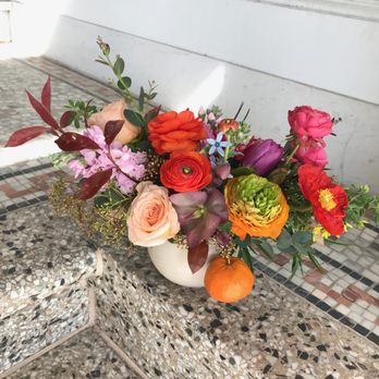 Rose and Thorn Design - Cali Garden Vase Arrangement - Floral Designers Near Me - San Francisco, California Rose and Thorn Design - Cali Garden Vase Arrangement - Floral Designers Near Me - San Francisco, California