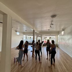 Round Willow Yoga - Yoga time