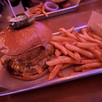 Midtown Spirits - BBQ Burger - Bars Near Me - Sacramento, California