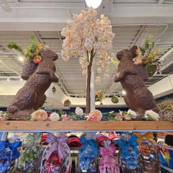 Albanese Confectionery - Candy Stores Near Me - Merrillville, Indiana