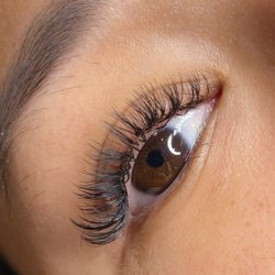 Artistry By Tam - Light volume lash extension
