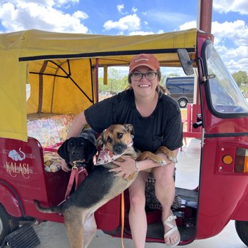 Kalasi Cellars - Little photo moment with the pups - Wine Tasting Room Near Me - Fredericksburg, Texas Kalasi Cellars - Little photo moment with the pups - Wine Tasting Room Near Me - Fredericksburg, Texas