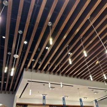 American Express Centurion Lounge - Dining room appearance - Airport Lounges Near Me - Houston, Texas American Express Centurion Lounge - Dining room appearance - Airport Lounges Near Me - Houston, Texas