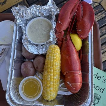 Sayle's Seafood - Clambake #Lobster Dinner (1 1/2 lb) - Seafood Markets Near Me - Nantucket, Massachusetts