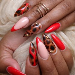 Les Mains Nail Bar