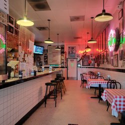 Mulberry Street Pizzeria - Inside, very simple inside