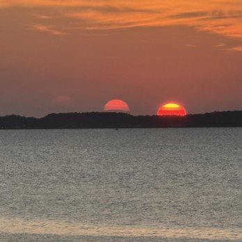 Wades Point Inn On The Bay - Right before Shabbat - Hotels Near Me - McDaniel, Maryland