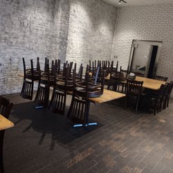 Piezan Pizzeria Italiano - Secondary sitting area