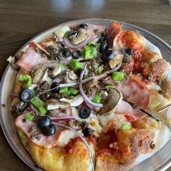 Farrelli's Pizza - Personal size deluxe combo - Pizza Near Me - Silverdale, Washington Farrelli's Pizza - Personal size deluxe combo - Pizza Near Me - Silverdale, Washington