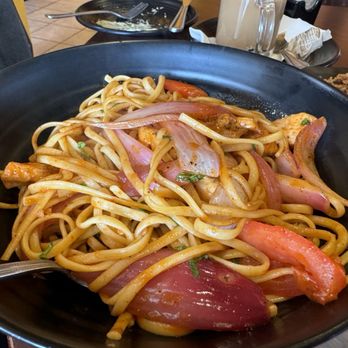 El Mono - Tallarin de pollo - Peruvian Near Me - El Cerrito, California