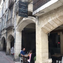 Le Nulle Part Ailleurs - Outside from the street.