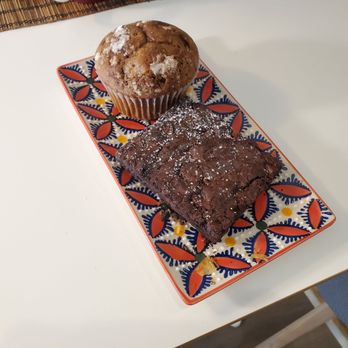 DoLy's Delectables - a muffin and a brownie - Coffee & Tea Near Me - Long Beach, California