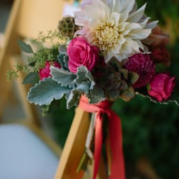 Beautiful wedding florals (Photo by Anna Wu Photography)