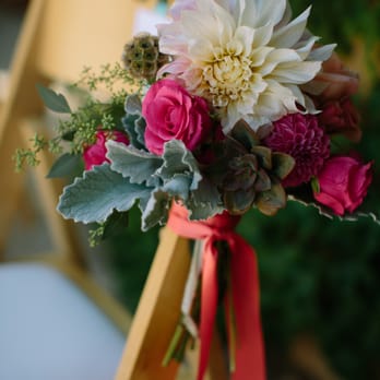 Tesoro - Beautiful wedding florals (Photo by Anna Wu Photography) - Florists Near Me - Napa, California