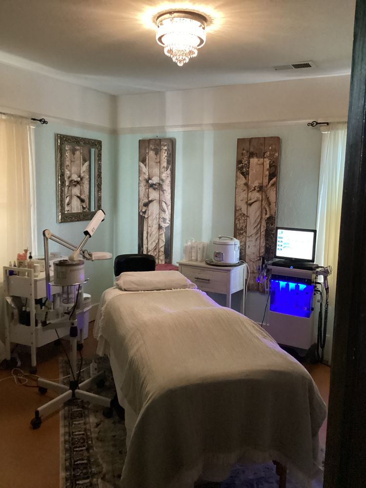 The Beauty Room Logo