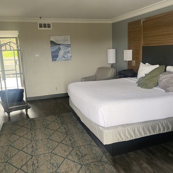 Encinitas Inn at Moonlight Beach by Best Western - King room - Hotels Near Me - Encinitas, California