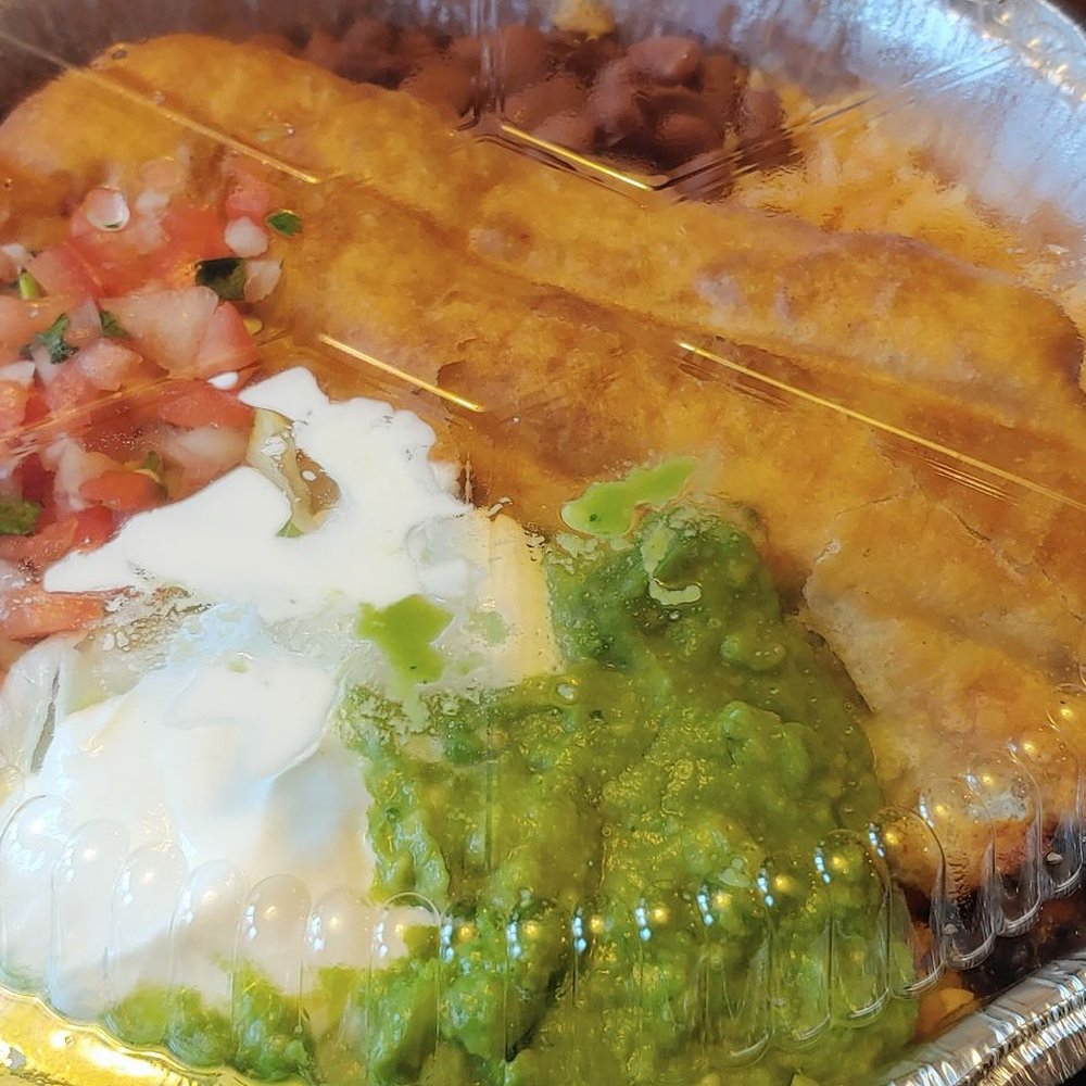 El Metate Mexican Restaurant - Vegetarian chimichanga w/ beans, guac, sour cream - Mexican Near Me - Hixson, Tennessee