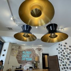 OluKai - Interior of the shop