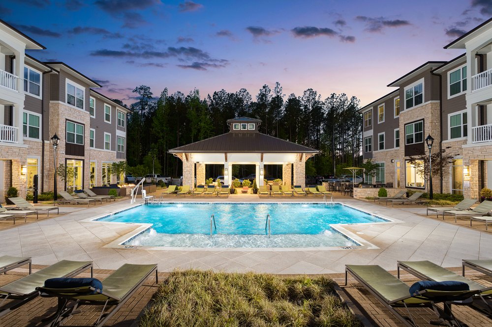 THE FLATS AT BALLANTYNE APARTMENTS Updated September 2024 99 Photos 9550 Community Cmns Ln