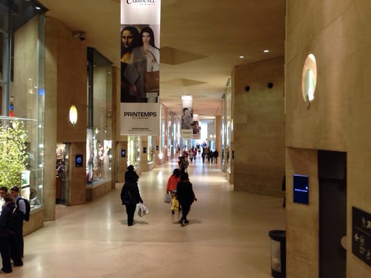 Carrousel du Louvre by null