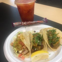 Mangoniada, 3tacos: shrimp, pastor, carne asada Mangoniada, 3tacos: shrimp, pastor, carne asada