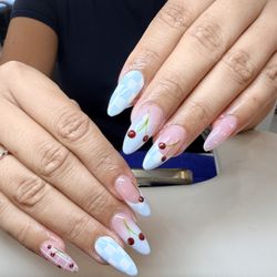 Daisy Nails