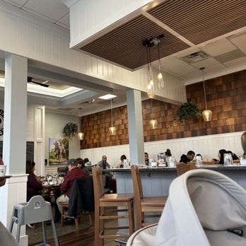 Turning Point Morris Township - Communal table and dining area - Breakfast & Brunch Near Me - Morristown, New Jersey Turning Point Morris Township - Communal table and dining area - Breakfast & Brunch Near Me - Morristown, New Jersey