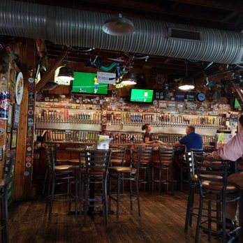 El Bait Shop - Bars Near Me - Des Moines, Iowa